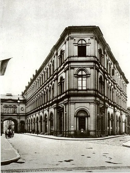 Bild von einer alten und prächtigen Fassade in der frankfurter Innenstadt