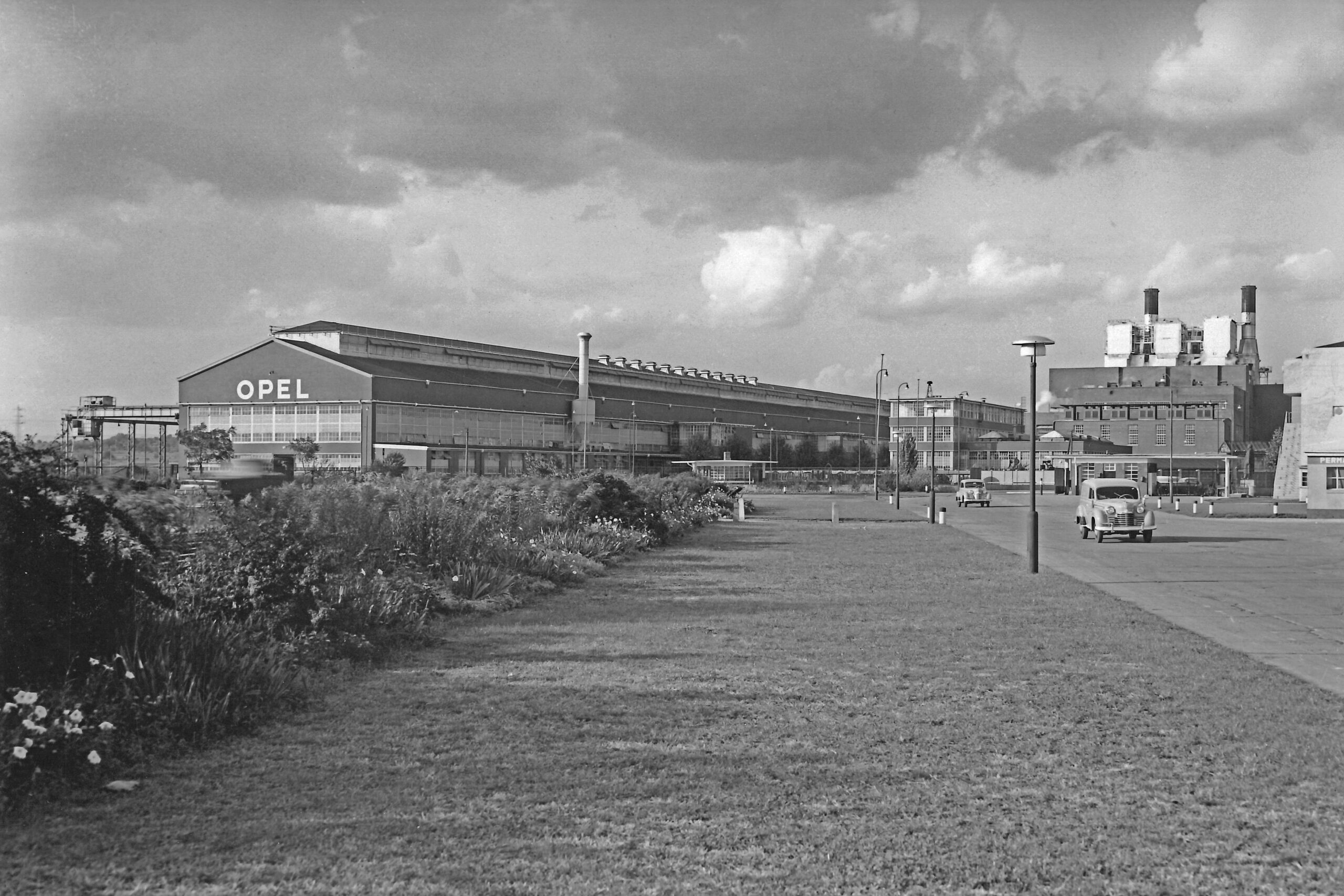 Opel Schmiede, historische Außenansicht von 1950